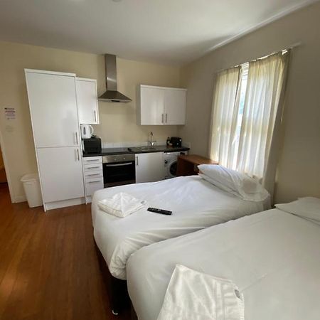 Contractors Guest House Гай-Віком Екстер'єр фото