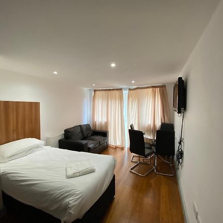Contractors Guest House Гай-Віком Екстер'єр фото