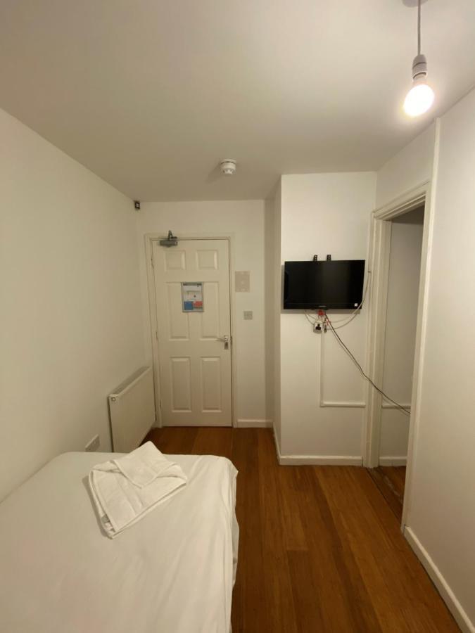 Contractors Guest House Гай-Віком Екстер'єр фото