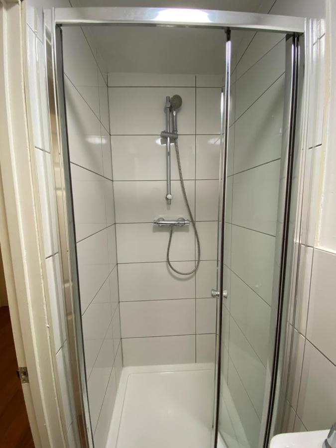 Contractors Guest House Гай-Віком Екстер'єр фото
