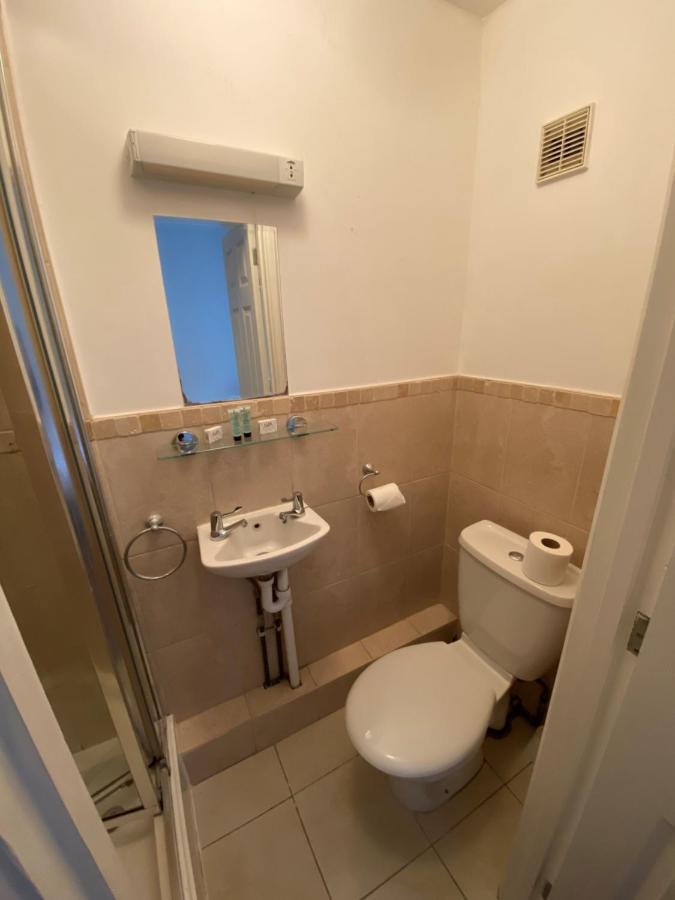 Contractors Guest House Гай-Віком Екстер'єр фото