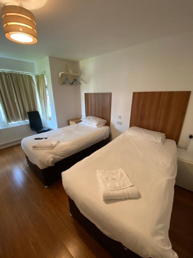 Contractors Guest House Гай-Віком Екстер'єр фото