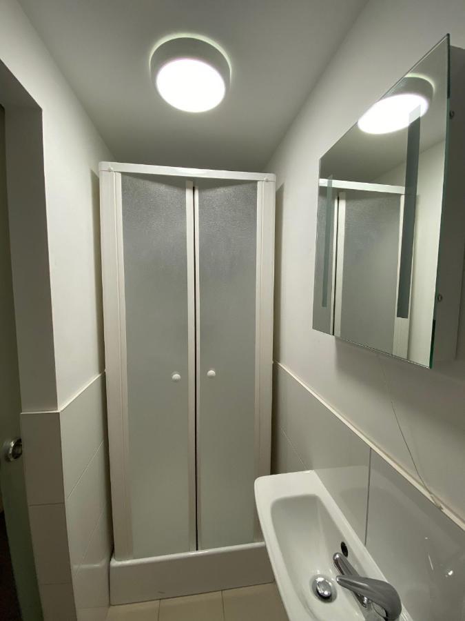 Contractors Guest House Гай-Віком Екстер'єр фото